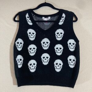 Skull Sweater Vest Sz Juniors Medium Black/White Cropped Spooky Halloween Witchy